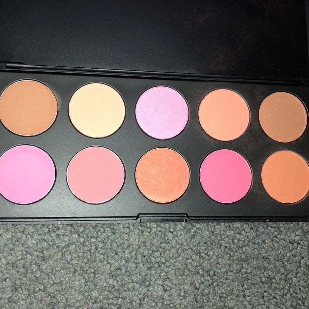 Makeup - Picture 3 of 3
